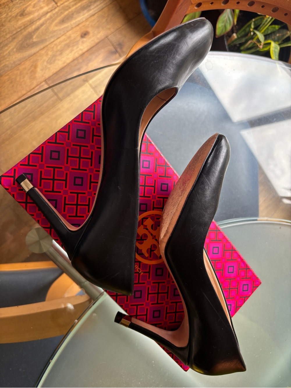 Tory Burch Black Leather Pumps Gold Hardware Heel Size 8.5M - Picture 3 of 13